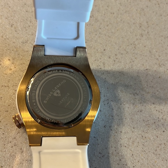 NWOT Swiss Legend ladies oversize watch - Picture 6 of 12